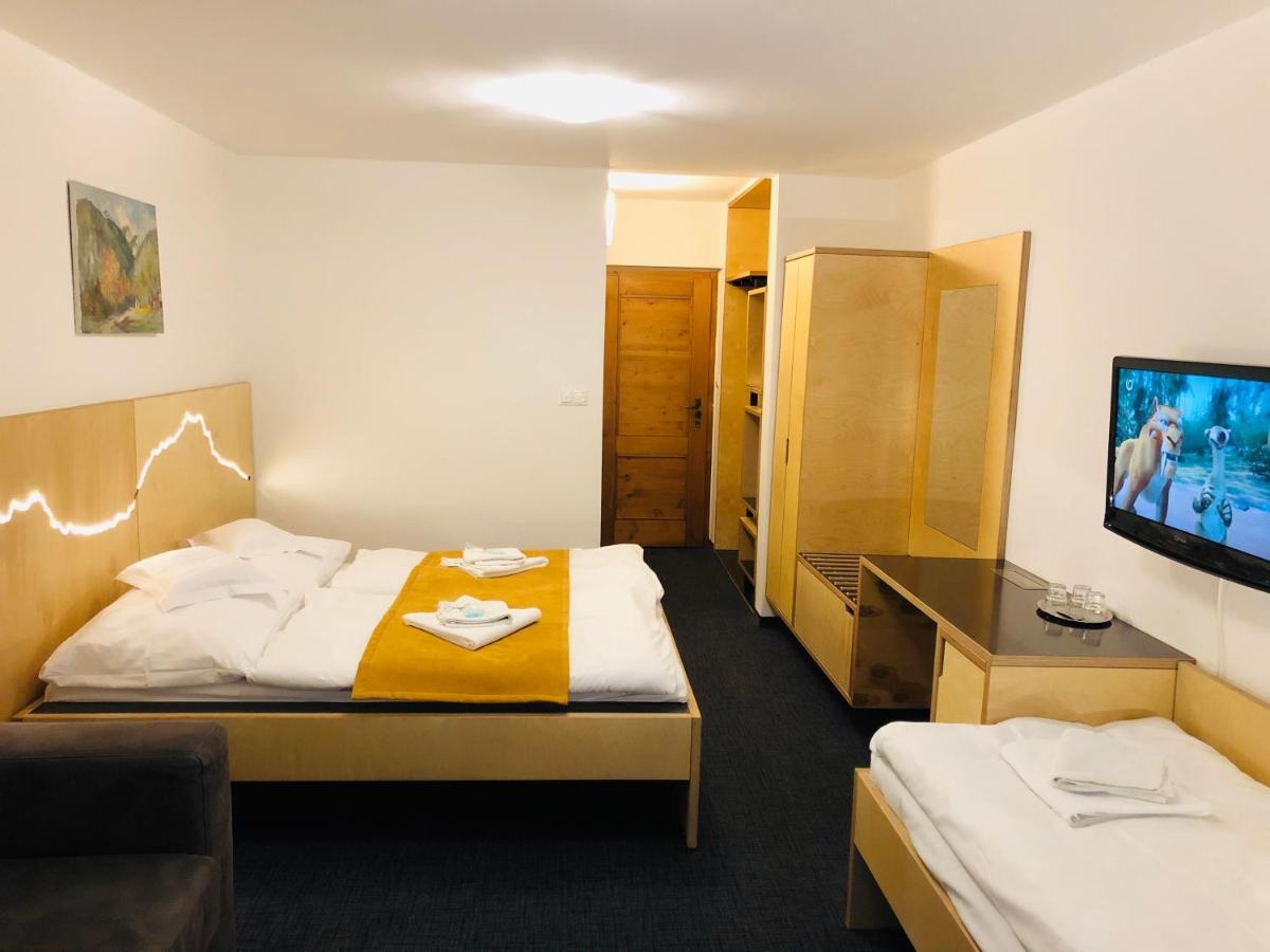 Hotel Diery Terchová エクステリア 写真